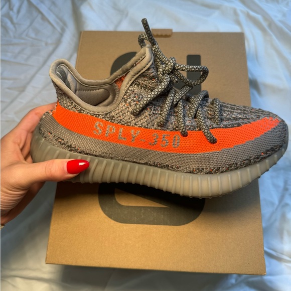 ADIDAS YEEZY BOOST 350 V2 Low Beluga Reflective SIZE 4 - Picture 3 of 5
